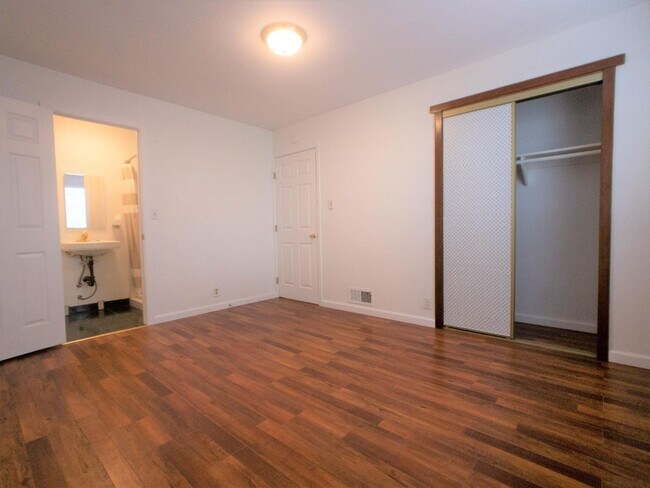 Foto del edificio - 1215 Skyline Dr