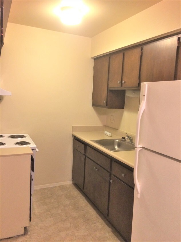 kitchen view - 11500 Warren Blvd