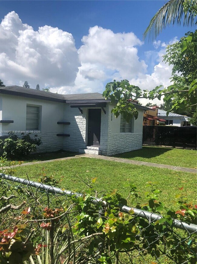 Foto del edificio - 300 NW 97th St