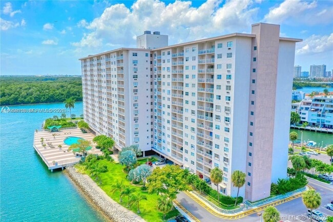 Foto del edificio - 400 Kings Point Dr