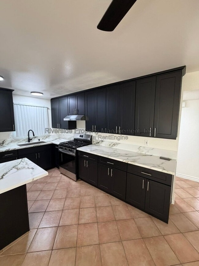 Building Photo - 4500 Sutton Pl