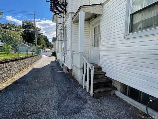 Building Photo - 187 Fisher Ave