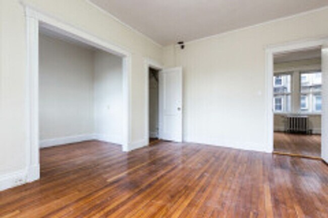 Foto del edificio - Spacious Fenway 1 Bed with Alcove | Renovated Eat-In Kitchen, Heat & Hot Water Included