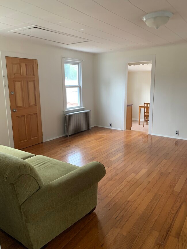 21 Oak Ave, Centereach, NY 11720 House Rental in Centereach, NY