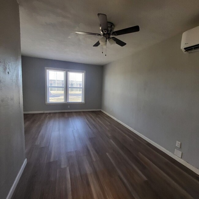 Building Photo - 1909 Pecos St