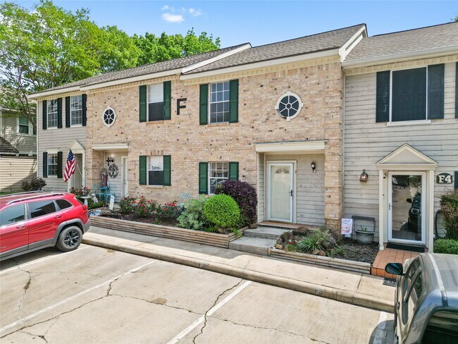 Foto del edificio - 2030 Plantation Dr