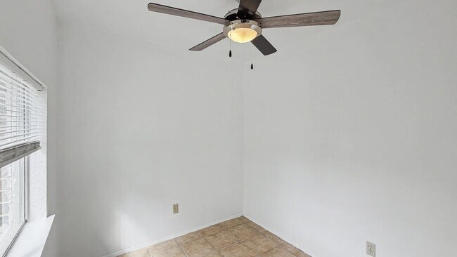 Foto del edificio - 130 Astoria Dr