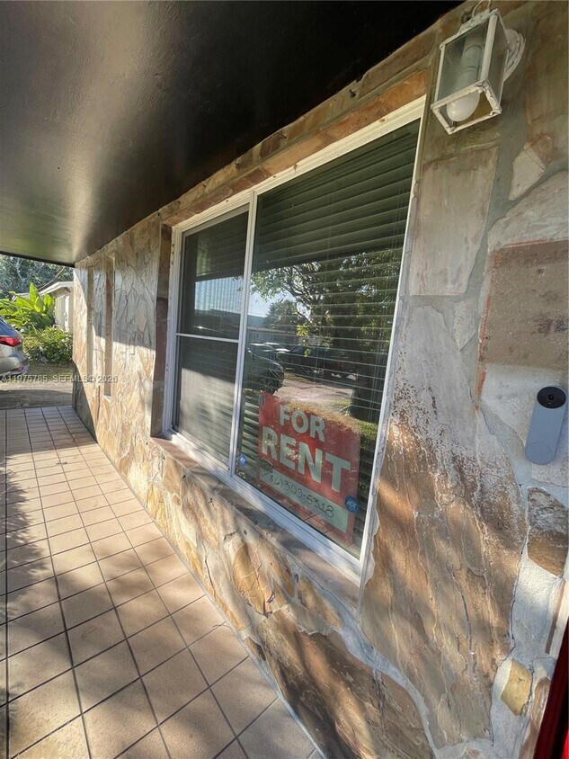 Foto del edificio - 365 NW 4th Ct