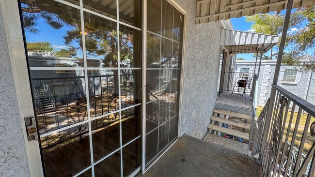 Building Photo - Las Vegas 2-Bed, 2-Bath Condo in Secure Ga...