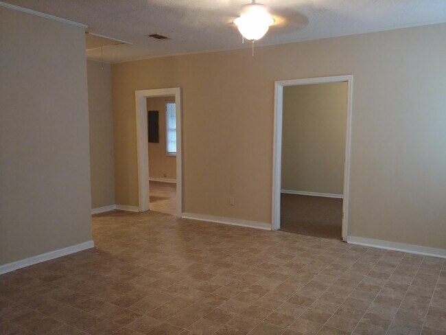 Building Photo - 101 Gurr Dr