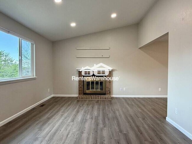 Building Photo - Don't miss this inviting 3 Bed 2 Bath home in Centennial