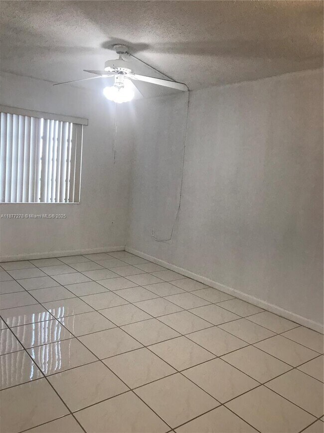 Foto del edificio - 6095 W 19th Ave