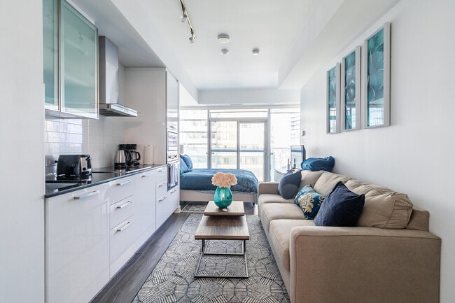 Photo du bâtiment - 3 Bremner Blvd