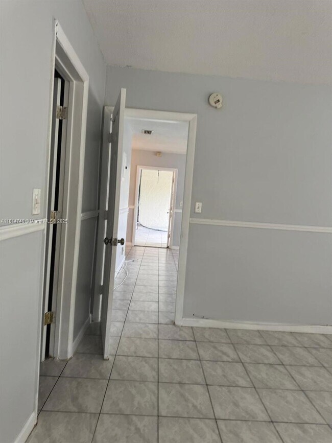 Foto del edificio - 1522 NE 34th Ct