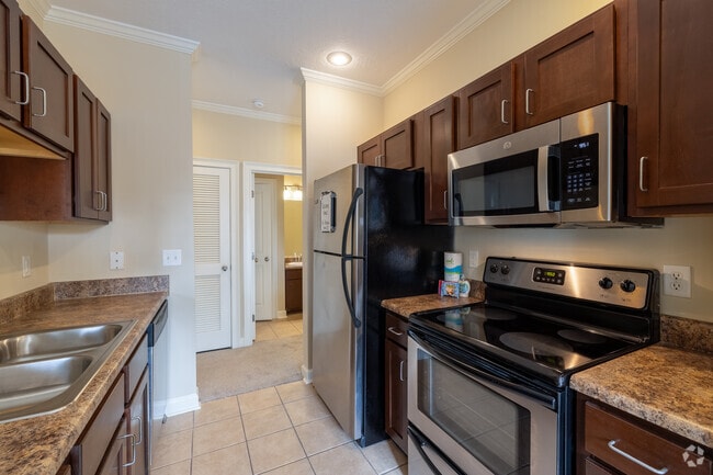 3BR, 2.5BA - 1,550SF - Kitchen - Ballantyne Commons of Augusta