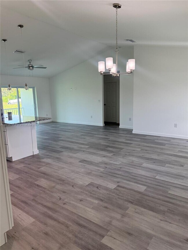 Building Photo - 108 Sunny Way