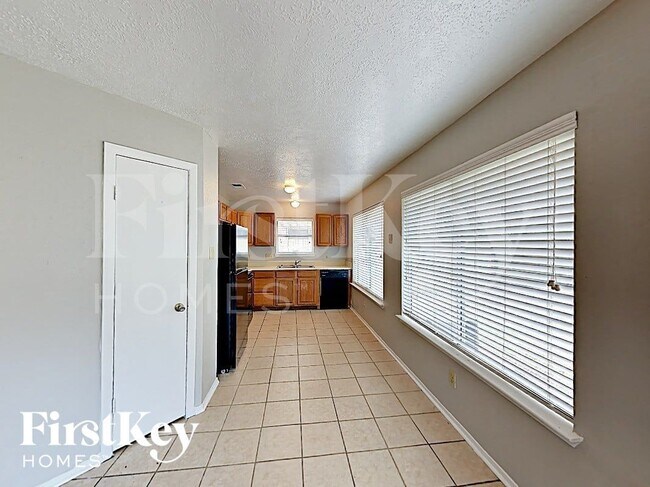 Foto del edificio - 12623 Day Hollow Ln