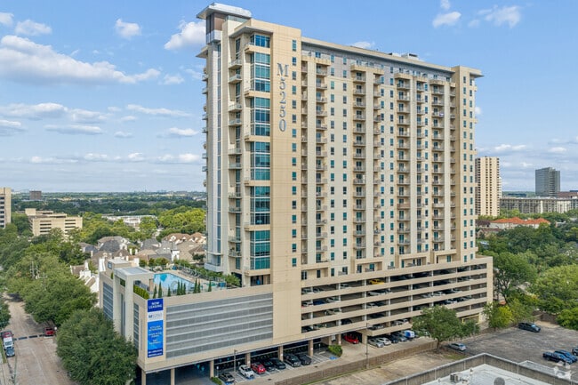 Building Photo - M5250