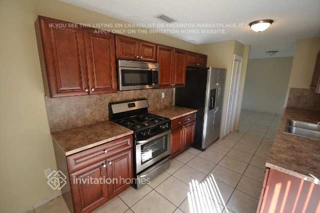 Building Photo - 13330 SW 43rd St