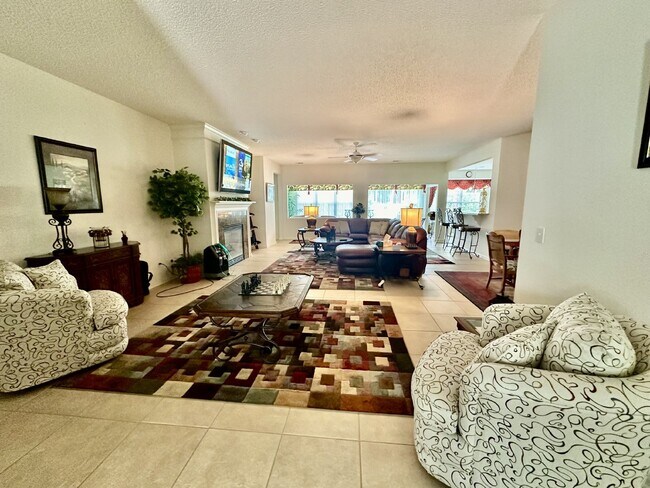 Building Photo - Large Beautifully Furnished Home in Sun City!