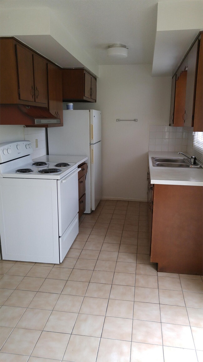 Building Photo - 7190 N Roanoke Rd