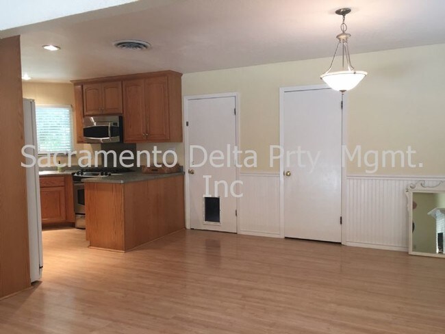 Building Photo - 6511 Greencreek Way