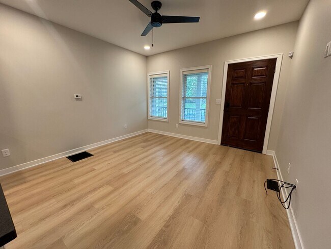 Building Photo - 1234-1236-1236 Summit St