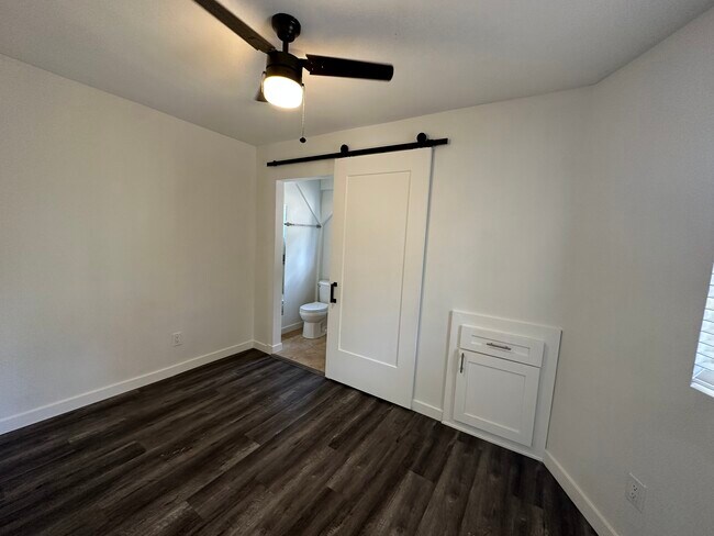 Foto del edificio - 4477 Hilltop Dr