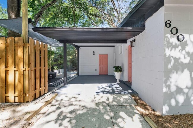 Building Photo - 600 NW 36th Dr