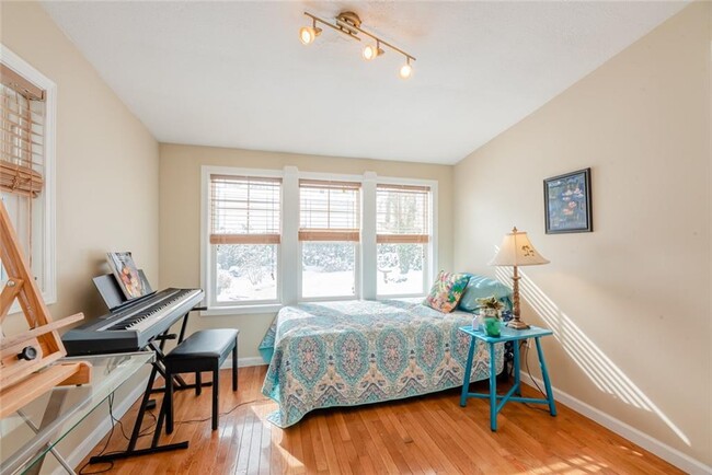1 st floor bedroom/office - 43 Oberlin St