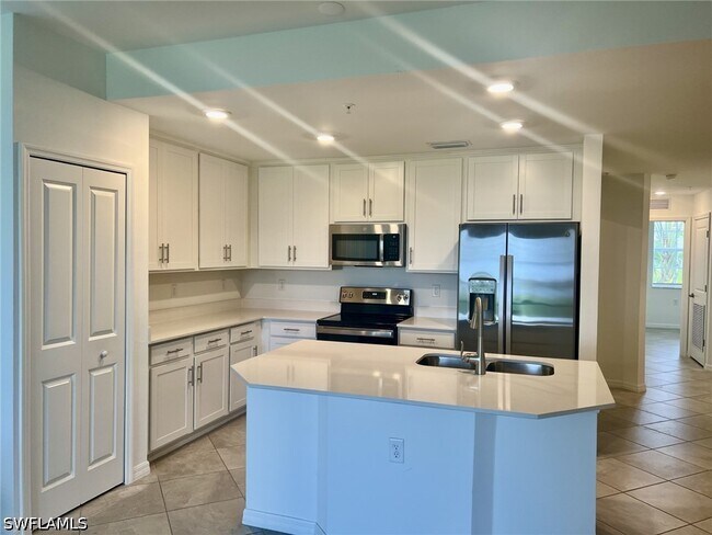 Foto del edificio - 5651 Double Eagle Cir