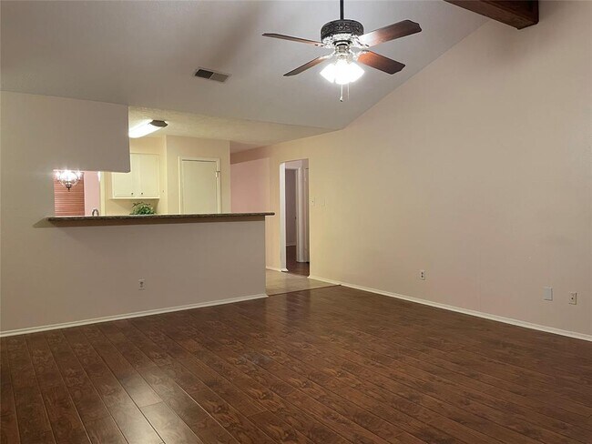 Foto del edificio - 6228 Creekside Ln