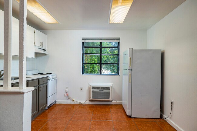 Foto del edificio - 2166 Bradford St