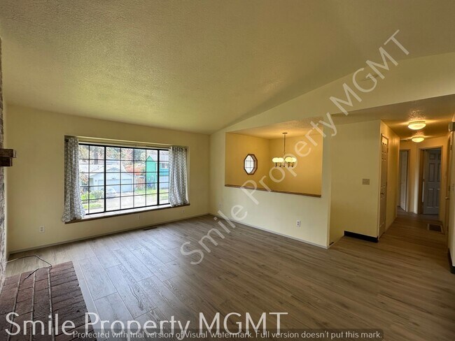 Foto del edificio - Extra Large Attached Garage