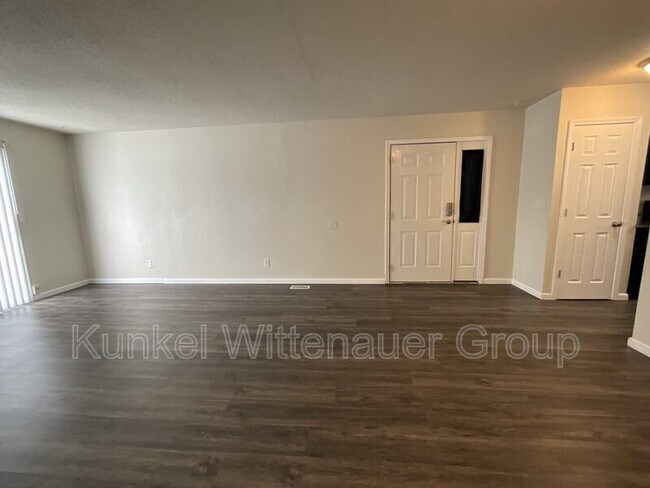 Foto del edificio - 19 Twin Oaks Dr