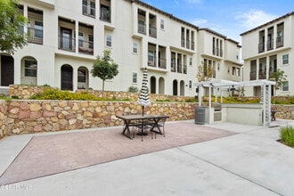 Building Photo - 328 Vin Raliuga Ct