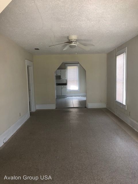 Building Photo - 4 br, 1 bath House - 2830 Jupiter Ave