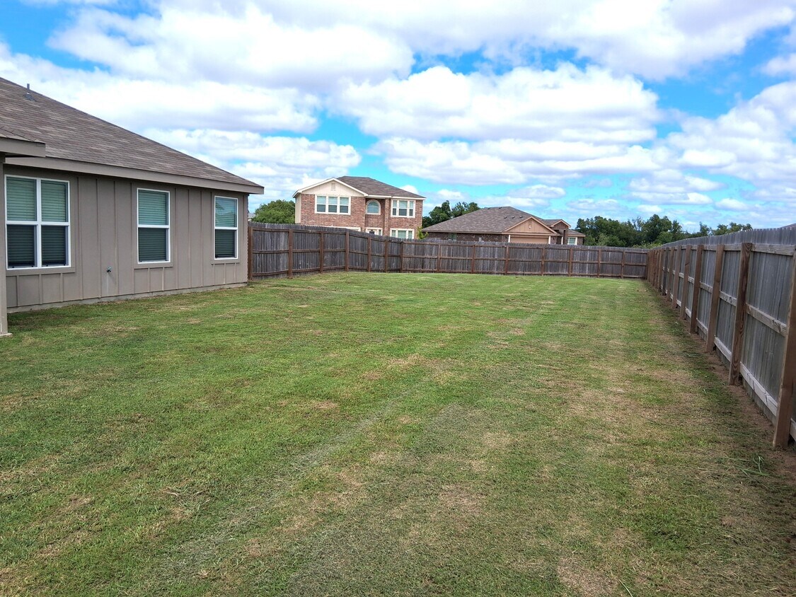 Building Photo - 3010 Privet Dr