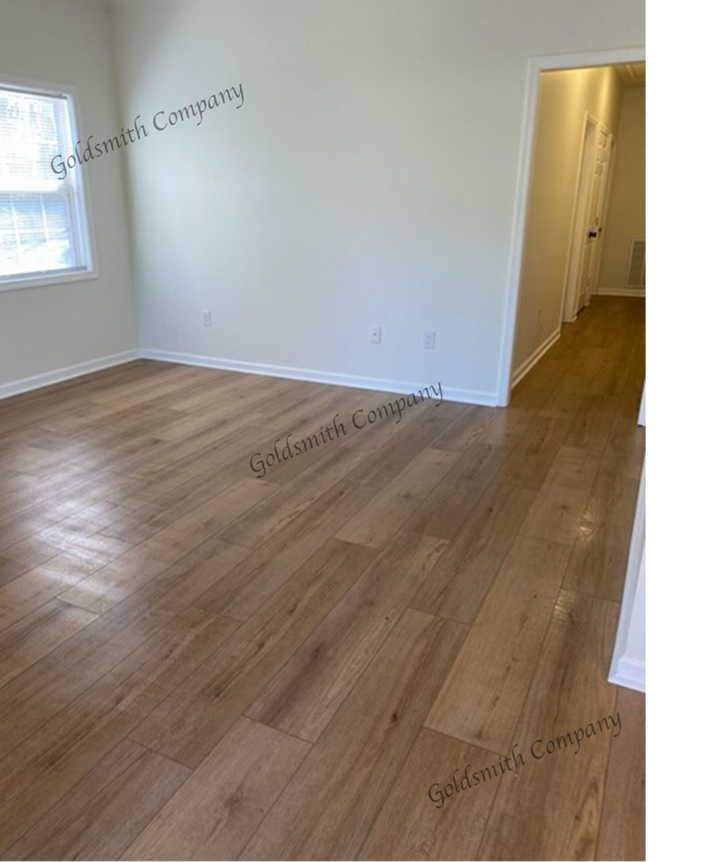 Building Photo - 211A Hillandale Rd