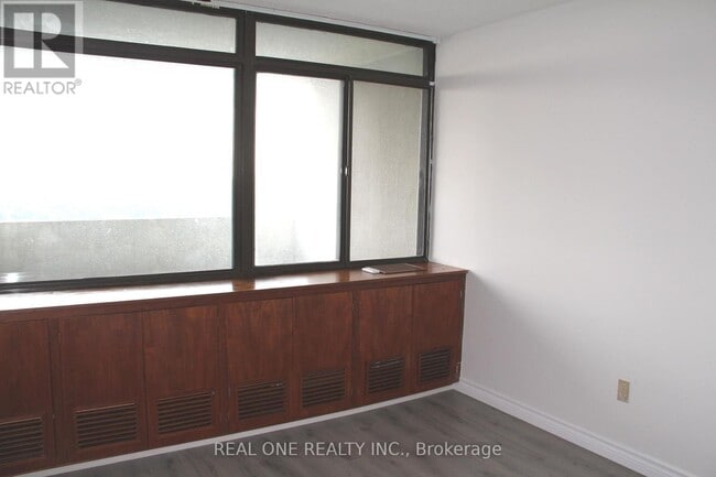 Photo du bâtiment - 3300-3300 Don Mills Rd