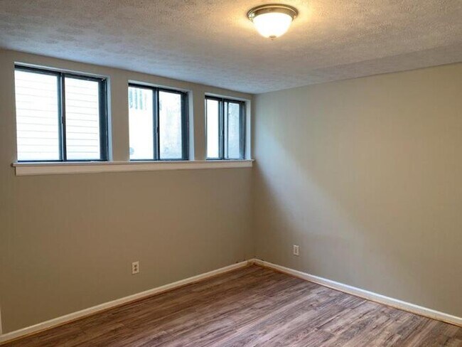 Foto del edificio - 1049 Ivy Hills Cir
