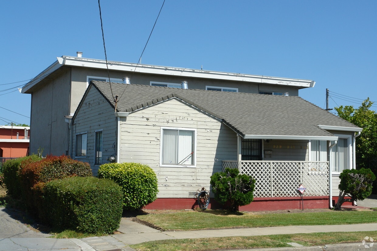 Building Photo - 945 S 45th St