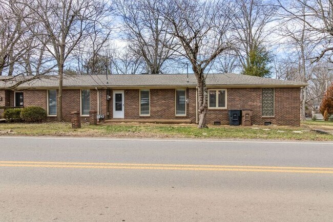 Building Photo - 1001 Glendale Ln
