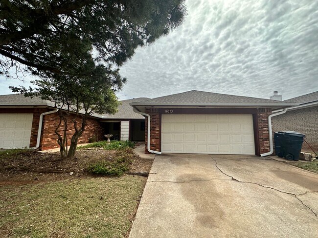 Foto del edificio - Large Duplex Rockwell & Northwest Expressway!