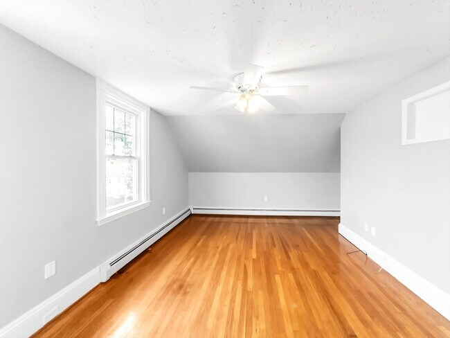 Foto del edificio - 4 Buckley Ave