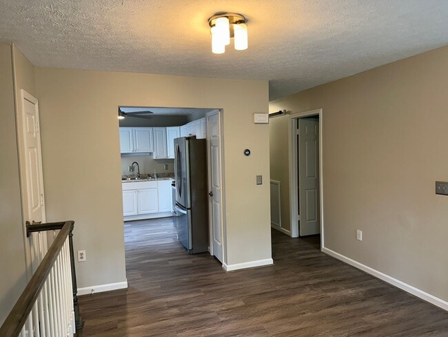 Building Photo - Updated 3 Bedroom 2.5 Bath Home on Hardwoo...
