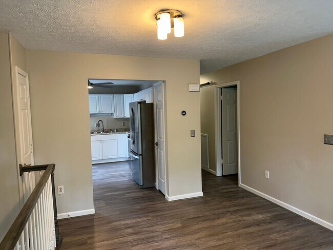 Foto del edificio - Updated 3 Bedroom 2.5 Bath Home on Hardwoo...