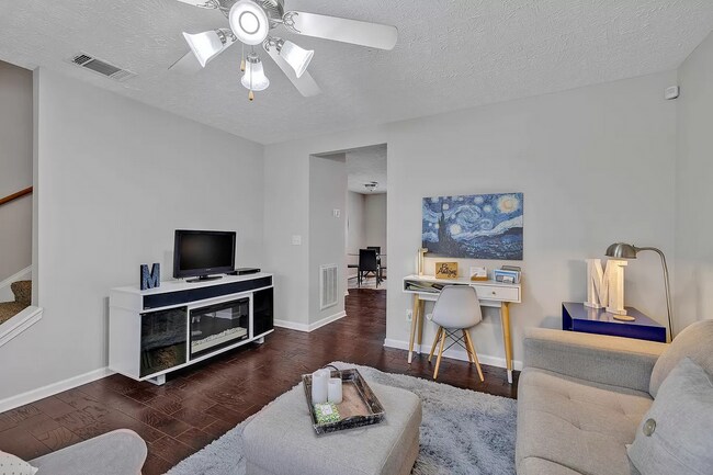 Foto del edificio - 1504 Sprucedale Dr