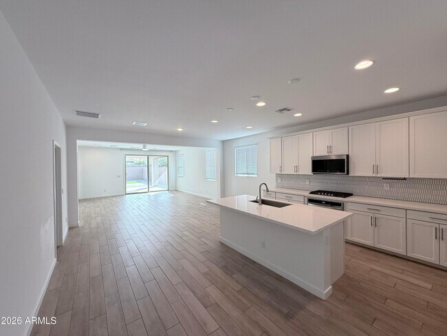 Foto del edificio - 4323 W Palace Sta Rd