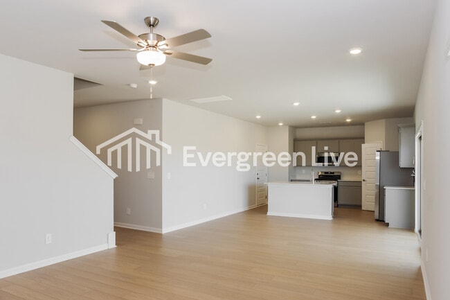 Building Photo - 16907 Whispering Pnes Dr